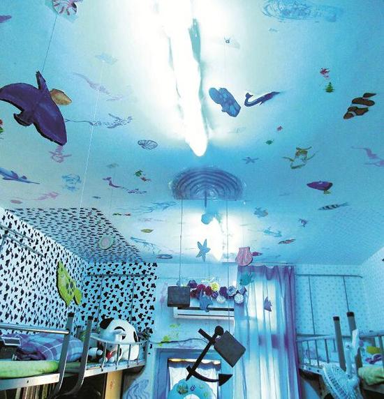 武汉女大学生将寝室变身海洋世界