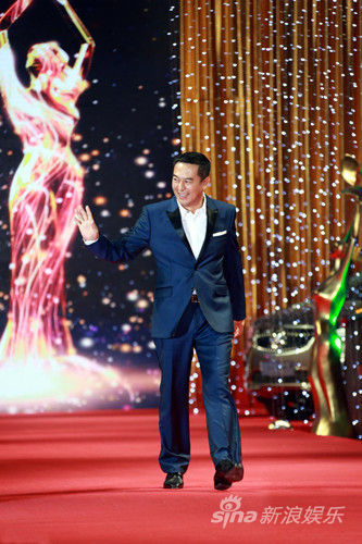 “萌叔”张嘉译亮相金鹰红毯