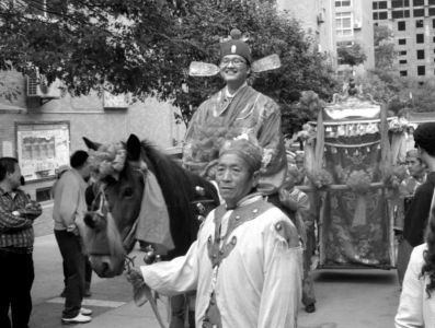 骑马接新娘环保又时尚