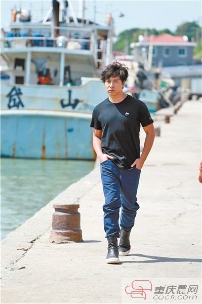 重庆女婿欧弟婚后首次开工 挑战野外生存