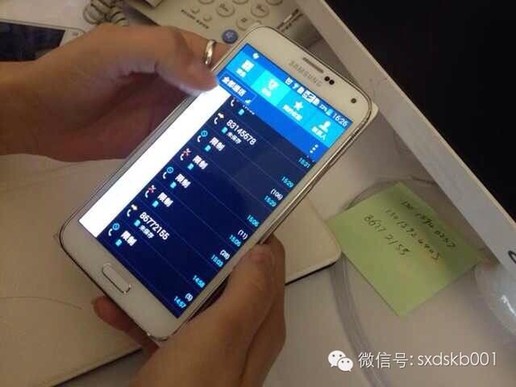 楊女士的手機還在不停的有電話打進(jìn)來。