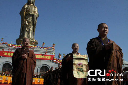 普陀山住持道慈法师和台湾中国佛教会理事长圆宗长老等两岸法师共同主法