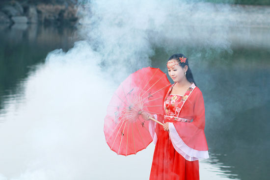 图:湖北通城黄袍山古装美女秀