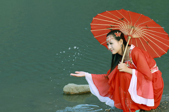图:湖北通城黄袍山古装美女秀