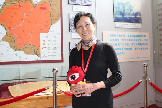 李聚奎上将之女李卫雨受邀出席活动并接受新浪江西的采访。