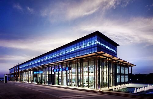 不到半年 西安利之星奔驰连出三件大事