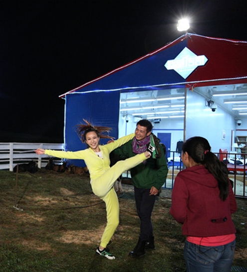 录制现场保剑锋、晏维秀舞技