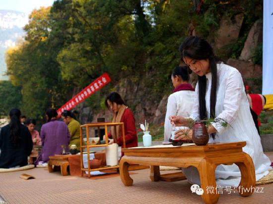 据大会组织者介绍，中华煎茶道，源于唐代初期，泰山降魔藏禅师首开煎茶坐禅之风气，此后陆羽在《茶经》中也详细论述了煎茶饮茶的具体过程。其后张又新《煎茶水记》、蔡襄《茶录》、朱权《茶谱》等均有记载。自唐初及北宋，直至元末明初，煎茶道在中华一直传承不绝。后渐渐失传。