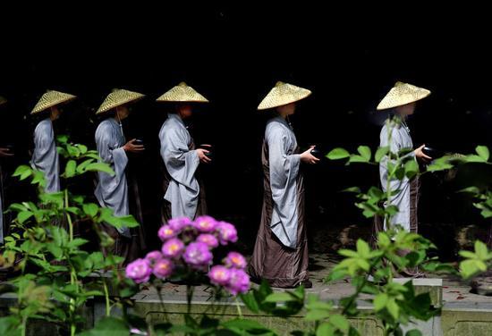 法门寺常住僧众及新戒戒子一日托钵乞食通启