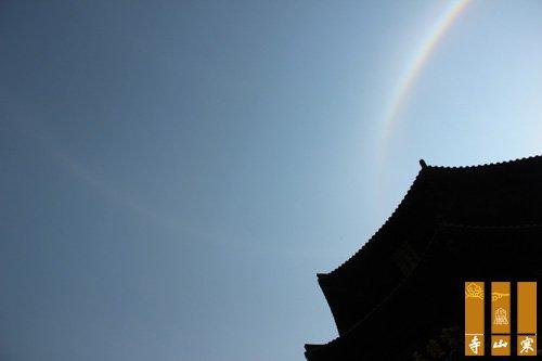 万里晴空 阳光灿烂 寒山寺上空惊现佛光奇景