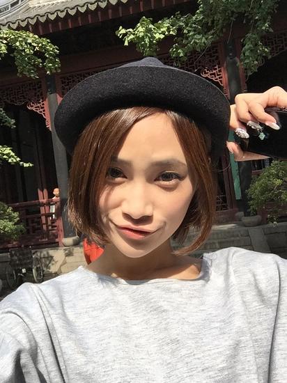 95后萌妹用身体换全国游 每到一地征临时男