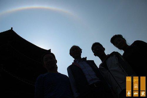 万里晴空 阳光灿烂 寒山寺上空惊现佛光奇景