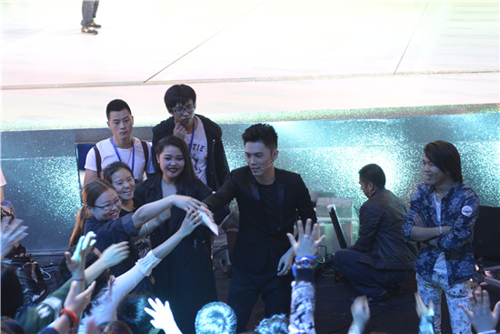 候总为张馨予存钱引阿Sa不满:他干嘛要来|张馨