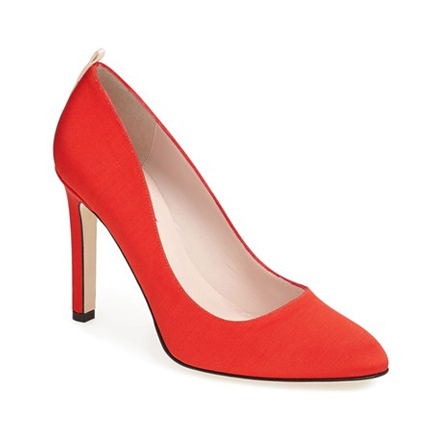 Sarah Jessica Parker设计的亮红色高跟鞋
