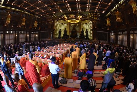 安福寺落成暨佛像开光大典上，来自海内外的六十六位高僧大德主法