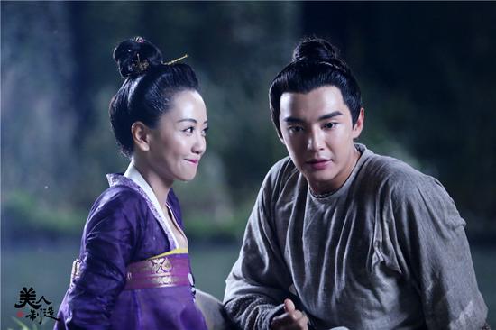 美人制造剧情反转 金世佳杨蓉水中热吻