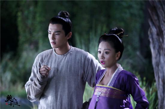 美人制造剧情反转 金世佳杨蓉水中热吻