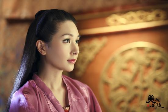 美人制造剧情反转 金世佳杨蓉水中热吻