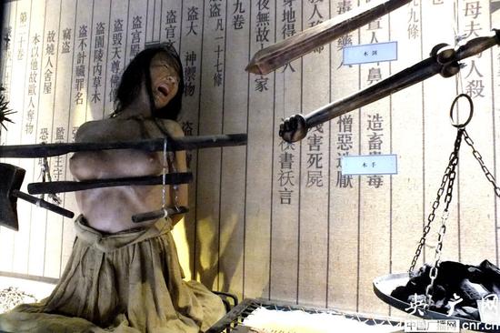 江苏淮安廉政教育基地举办古代刑具展览