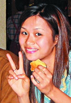 刘思希被爆出多张选美前“猪胆鼻”、单眼皮的照片。