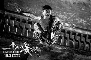 向来演惯了“土包子”的王宝强这次在新片中扮演杀手，展现十八般武艺，不少观众称赞他这次成功转型。