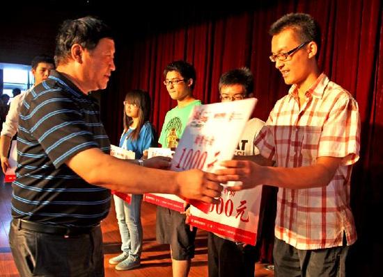 海南资助100名少数民族大学生