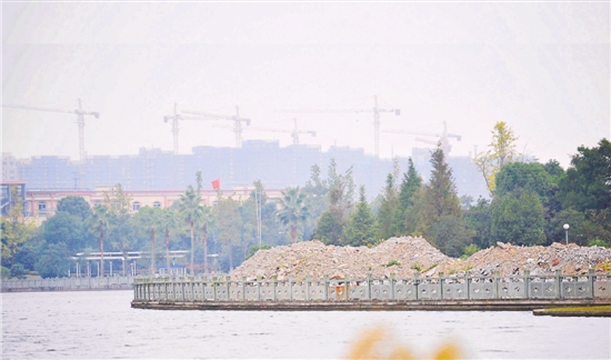 宁波6000平方米日湖会旧址变身垃圾场(图)
