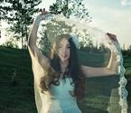 清純女孩獨自拍婚紗照