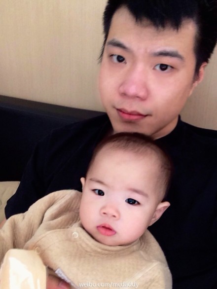 黄毅清为女儿再设就学基金:让其无忧无虑|黄奕