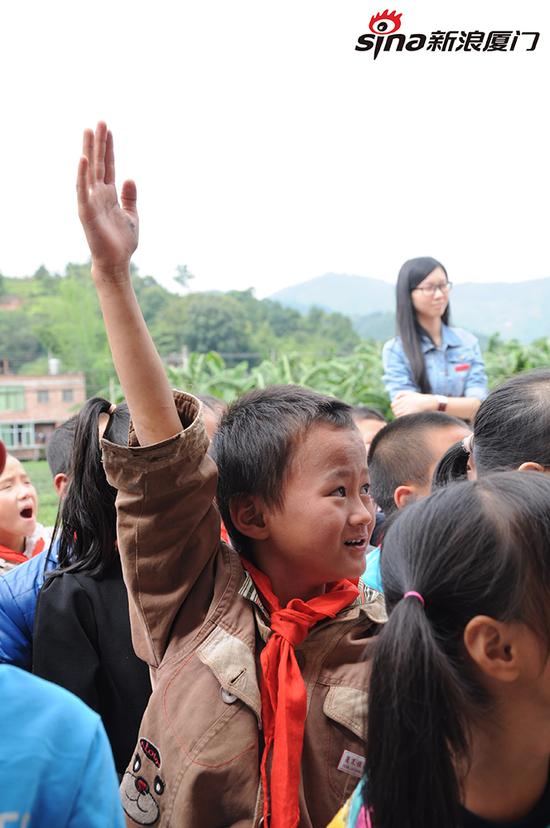 爱心图书馆走进安溪山区 救援队长宣讲安全知识