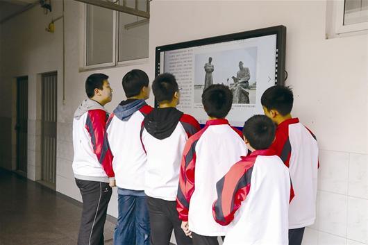 宜昌现数字校园 走廊能上网班牌可播片(图)