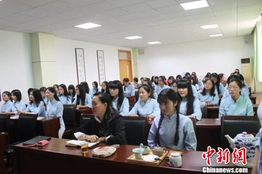 江苏<em>师范大学</em>开设女子学堂 <em>学生</em>着民国服饰上