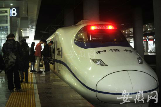 合肥高铁南站乘车须知:WiFi免费 蓝票可自助检票_新浪安徽_新浪网