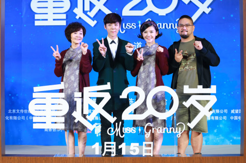“二二”卖萌版合影