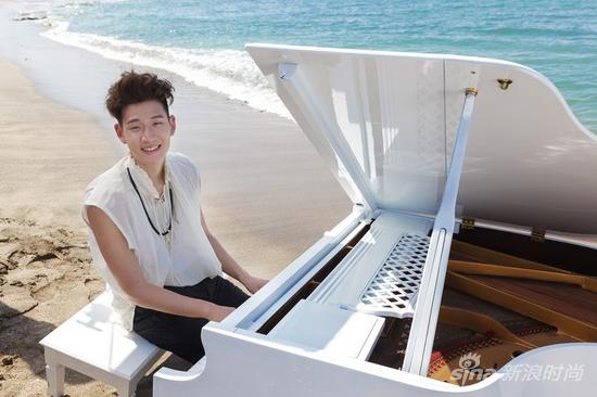 周兴哲拍《以后别做朋友》MV