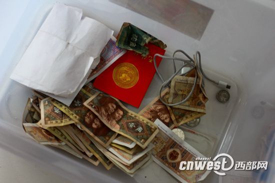 23毛贼西安疯狂砸车500辆 主犯曾拖行民警十