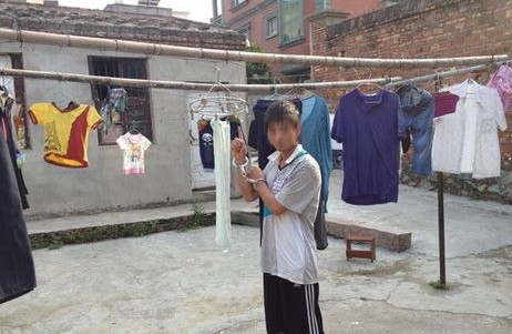男子偷女性衣物(资料图)