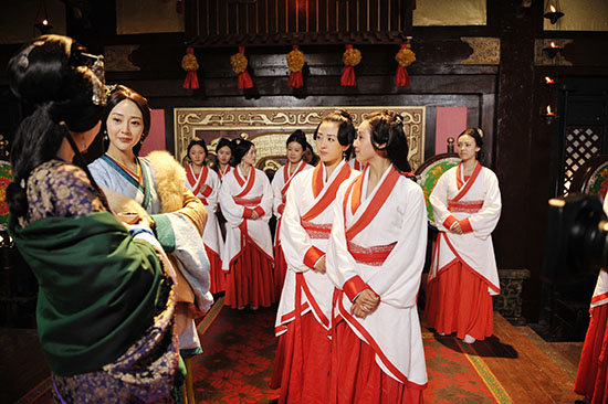 徐飒饰演舞娘丁玲