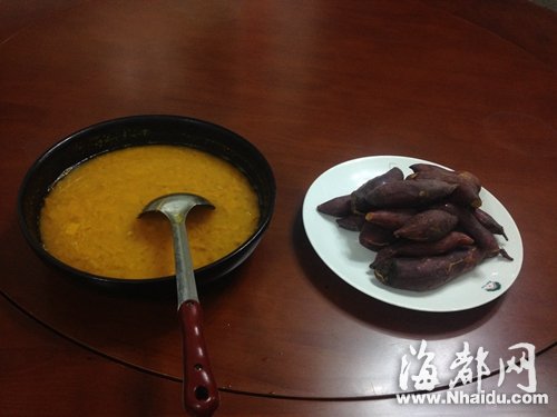 红薯和南瓜汤,是红军饭的标志