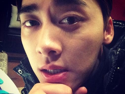 李易峰自拍一脸委屈