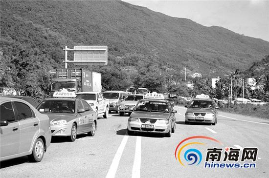 每日上千“改道”车拥堵223国道 开车20公里要两小时