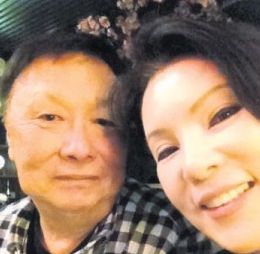 黄莺莺和老公