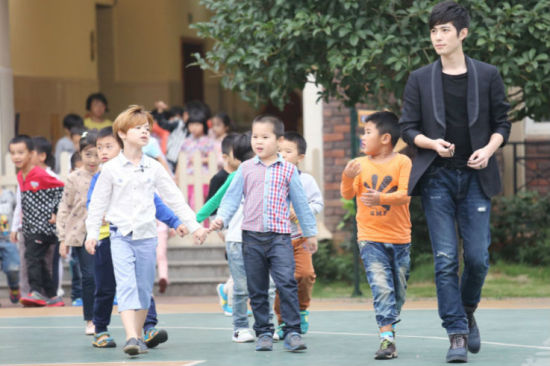 《一年级》陈学冬被孩子虐 喊成公鸭嗓|陈学冬