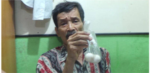 自称能“下蛋”的印度尼西亚老翁寇恩