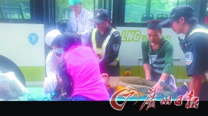 孕妇路边产子 公交飙车救人