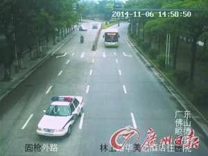孕妇路边产子 公交飙车救人