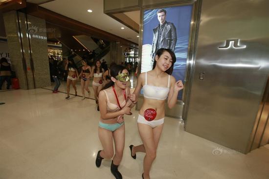 女生脱光内衣_女生内衣