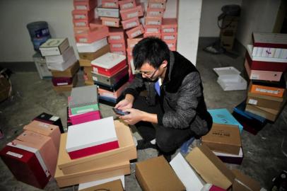 网店老板应对停电:手机接单 网吧上班|网店|停电