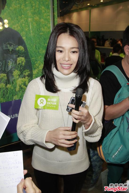 胡杏儿赵雅芝同台做慈善 力挺郑嘉颖无恙