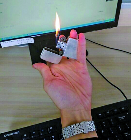 重庆90后妹子身体柔软 成手指极限运动达人